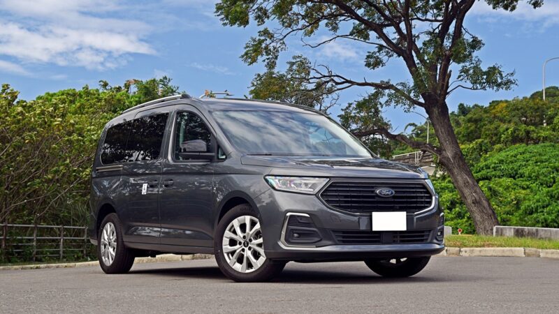 福特六和宣布正式導入百變小酷巴New Ford Tourneo Connect旅玩家全新24年式，售價116.8萬元起。(圖片提供：福特六和)